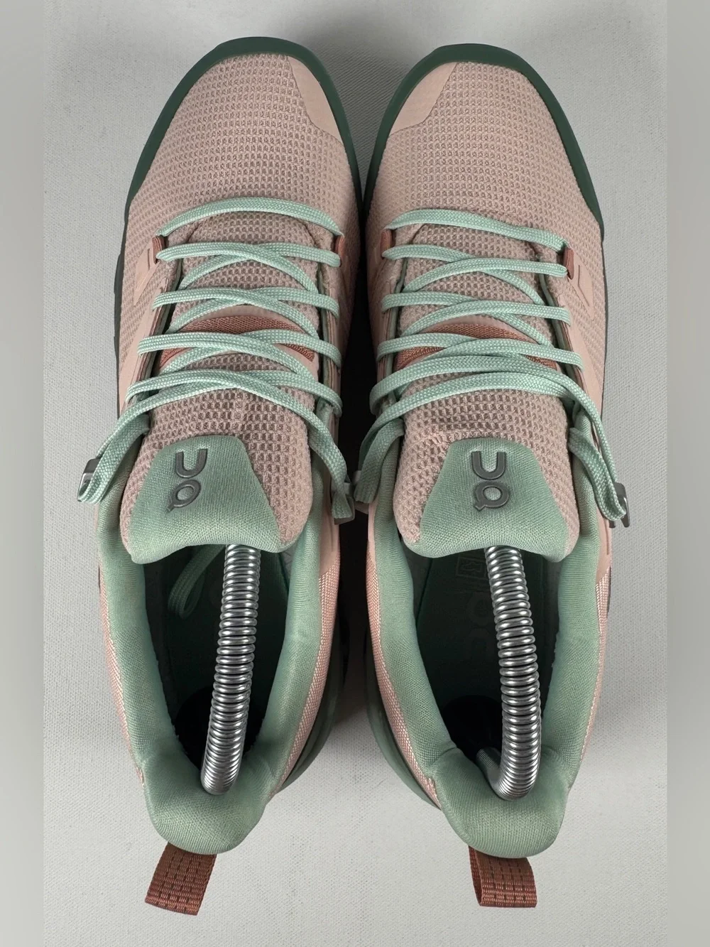 Size 8.5 - ON Cloudwander Waterproof Doe/Ivy (Pink & Green) Women’s